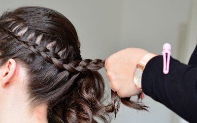 Wundervolle Brautfrisuren in einer einzigartigen Atmosphäre.